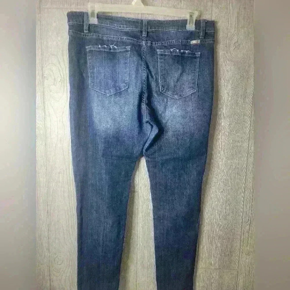 KanCan dark wash Skinny Jeans with minor distressing. Size 2xl - Picture 4 of 6